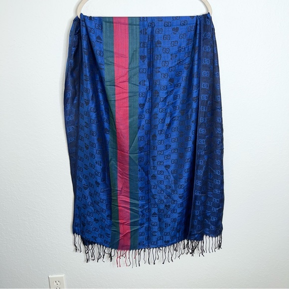 Gucci scarf monogram GG hearts large rectangular blue fringe wrap C6 - Picture 6 of 8